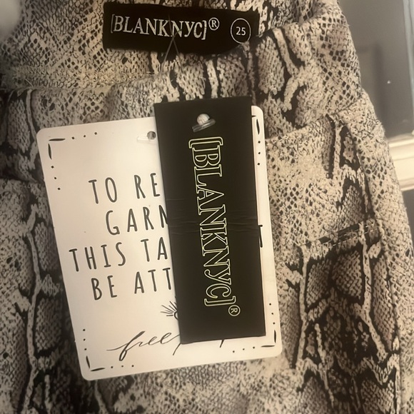 RARE! NWT FPxBNYC snakeskin suede leather pants
Size 25 - Picture 6 of 7